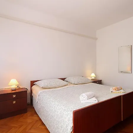 Ines 2276 * プーラ