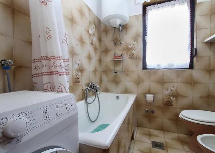 Ines 2276 アパート *